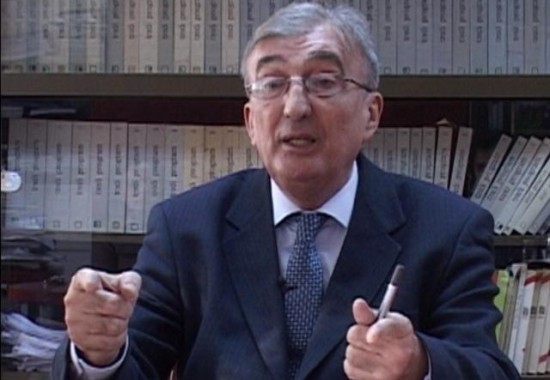 - Profesore, loše sam odgovarala, sigurno ćete me oboriti? - Oborio bih ja Vas, koleginice, ali mi godine ne dozvoljavaju...