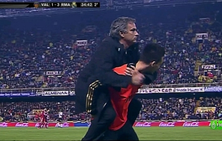 cristiano-ronaldo-375-jose-mourinho-celebrating-jose-callejon